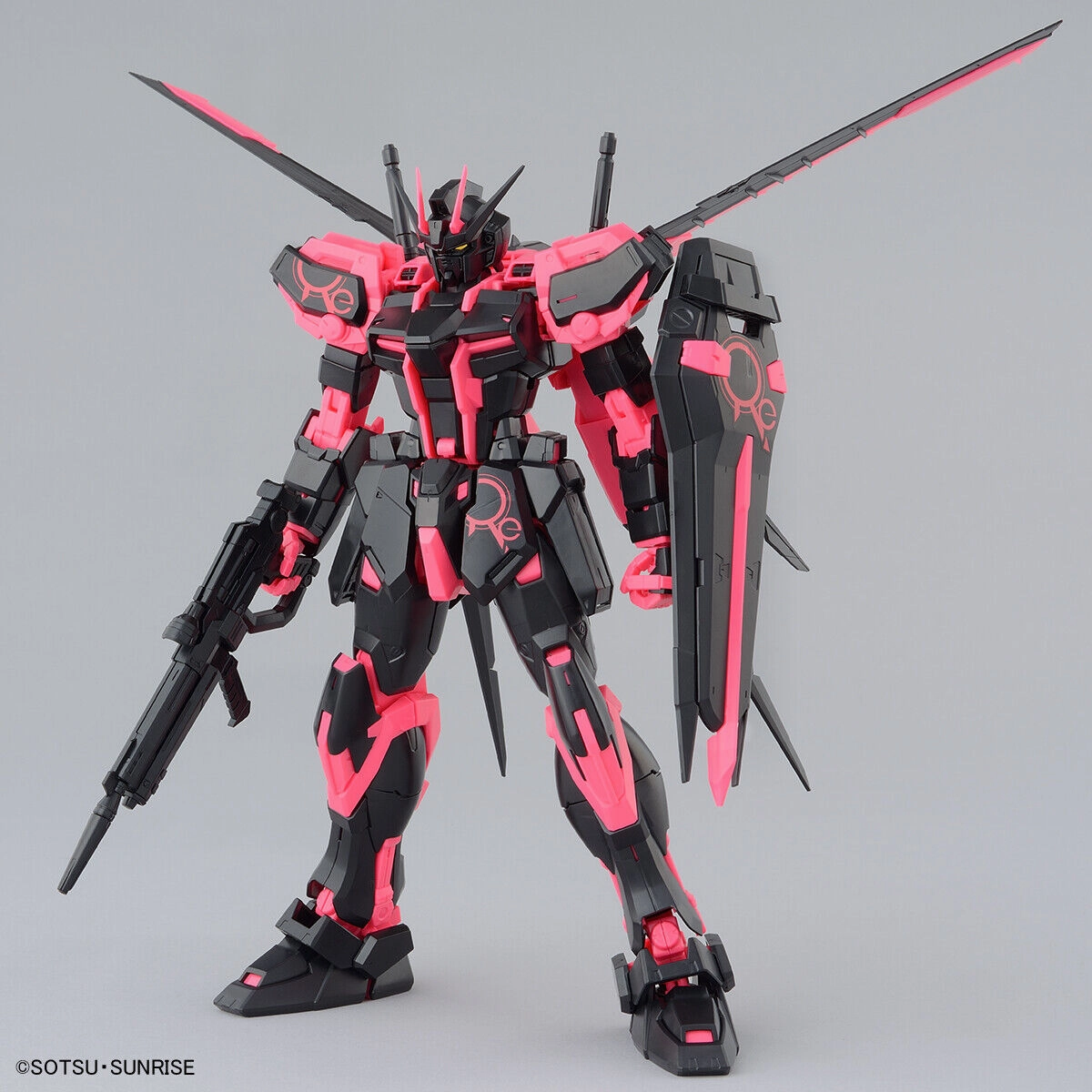 Gundam 1/100 MG Aile Strike Gundam Ver. RM (Recirculation Color / Neon Pink) Model Kit Exclusive Window Sill Garden Ornament