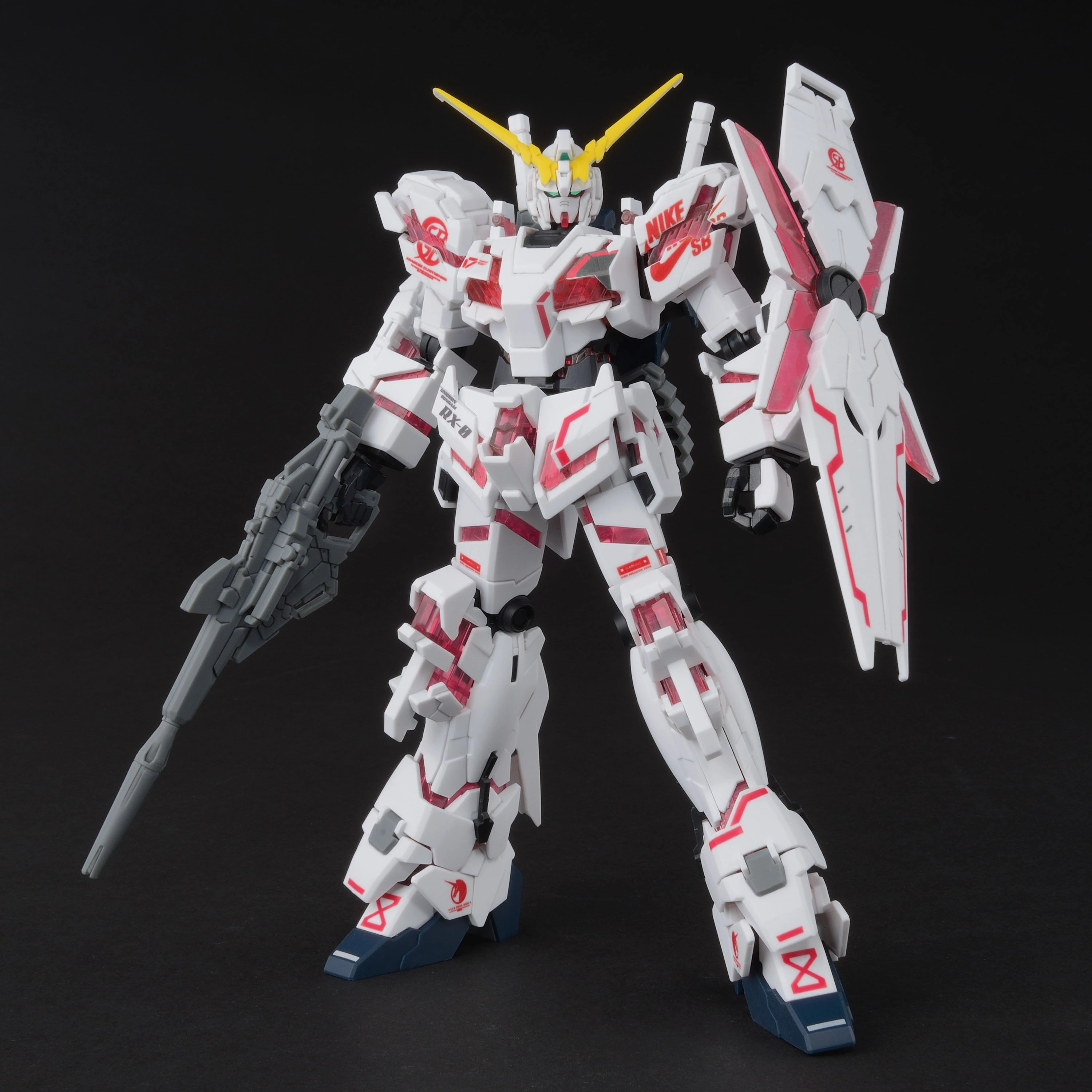 Gundam 1/144 Unicorn Gundam (Destroy Mode) Ver. Nike SB Model Kit Exclusive Gallery Art